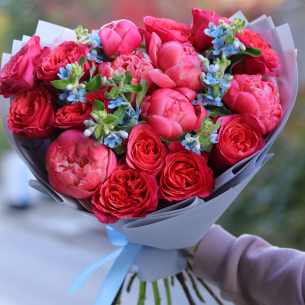 BOUQUET 141 Bouquet with peony roses, peonies and occipitalum