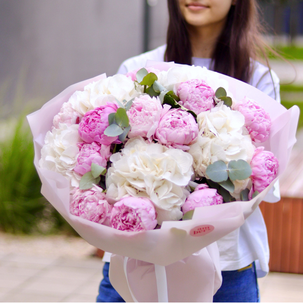 Букет з гортензіями, півоніями та евкаліптом BOUQUET 177
