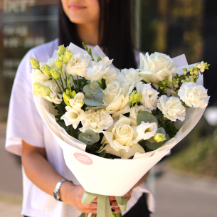 Букет з троянд, фрезії та діантусів BOUQUET 214
