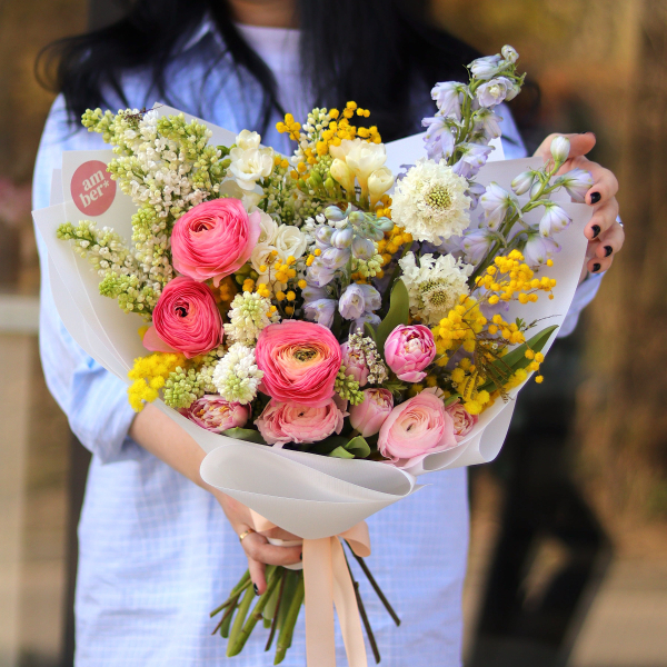 Букет з дельфініумом, тюльпанами, скабіозою та фрезією BOUQUET 257
