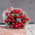 Букетик з піоновидних тюльпанів та оксипеталуму MONO 103 