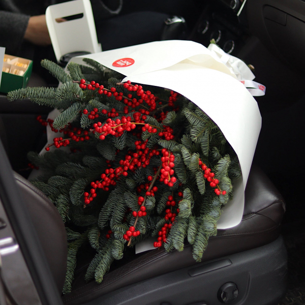 Bouquet with nobilis and ilex BOUQUET 120
