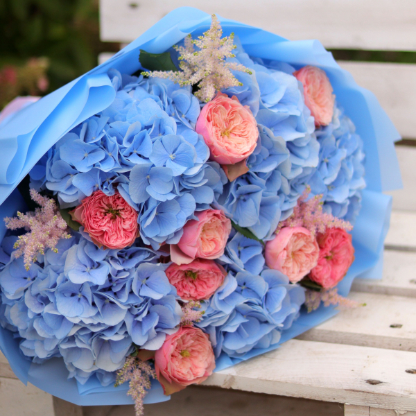 Букет з піоновидними трояндами, гортензіями та астильбою BOUQUET 213
