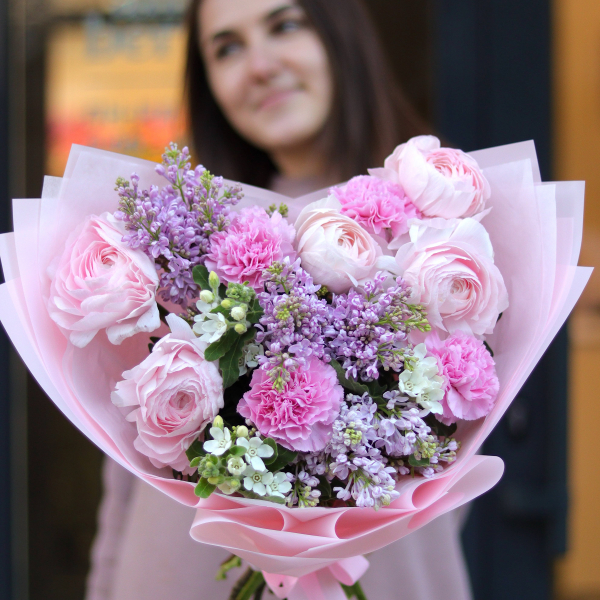 Букет з ранункулюсами, бузком, діантусами та оксипеталумом BOUQUET 126