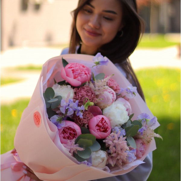 Bouquet with peonies, lathyrus, astilbe and dianthus BOUQUET 83