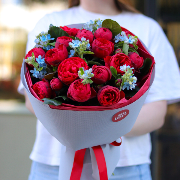 Bouquet with peony roses and oxypetalum BOUQUET 61