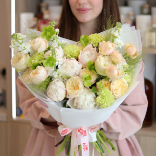 BOUQUET 256 Bouquet with peonies, helleborus and dianthus