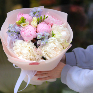 BOUQUET 162 Bouquet with delphinium, freesia and peonies