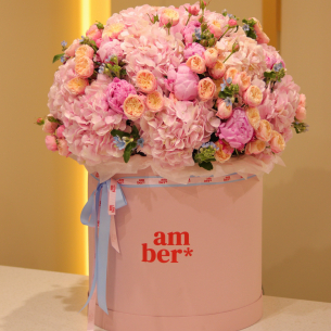 FLOWER BOX 47 Flower box XL size with hydrangeas, peonies, peony roses and oxypetalum