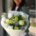 Букет з півоніями, матіолою, піоновидними трояндами та вібурнумом BOUQUET 149