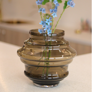 VASE 16