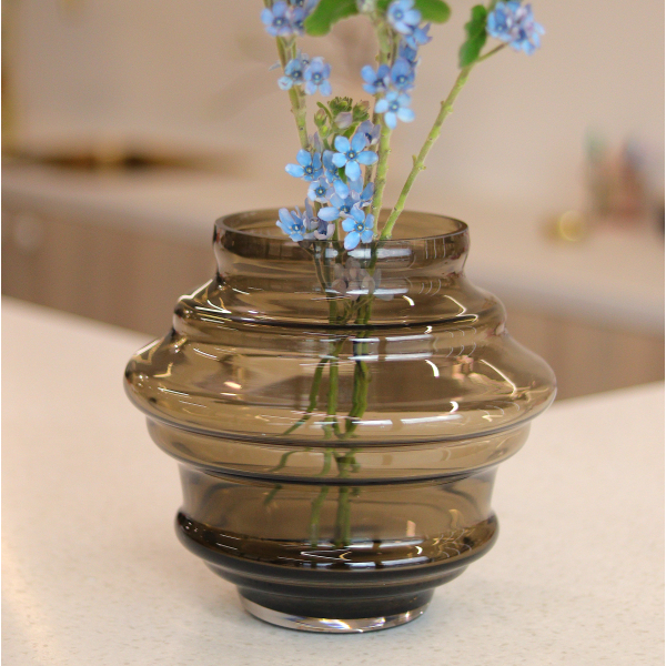 VASE 16