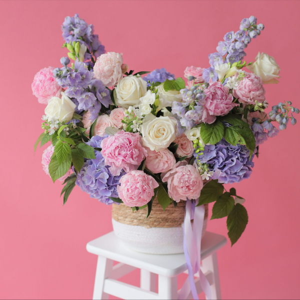Basket with hydrangeas, peonies, peony roses and delphinium. BIG 49