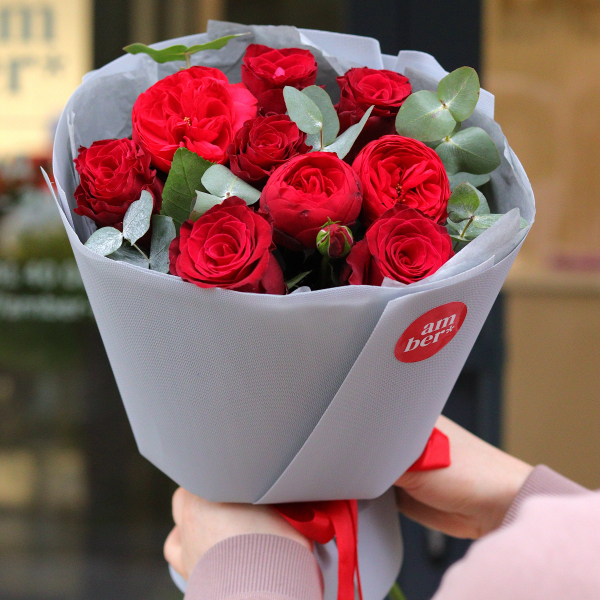 Bouquet compliment with red roses and eucalyptus COMPLIMENT 15