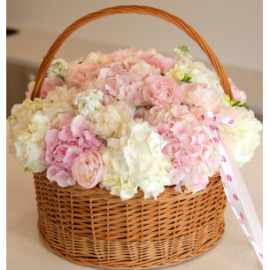 FLOWER BOX 01 Delicate arrangement in a basket with hydrangeas, peonies, freesias and mattiola
