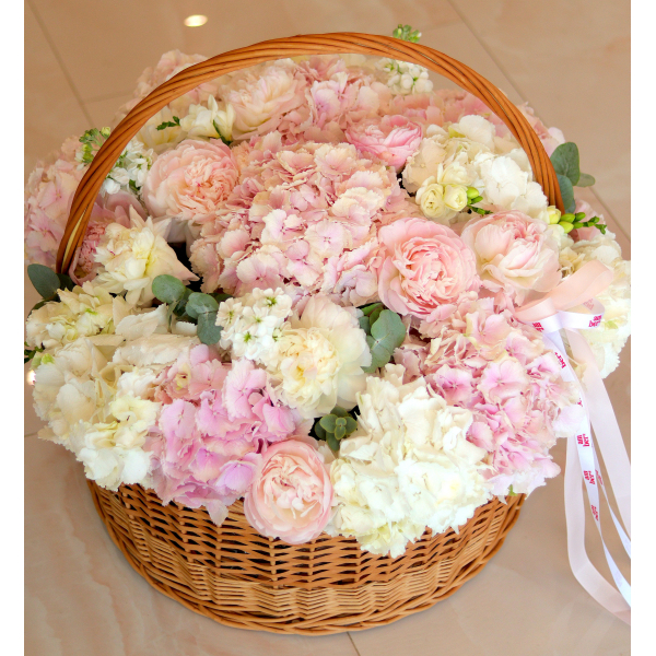 FLOWER BOX 01 Delicate arrangement in a basket with hydrangeas, peonies, freesias and mattiola