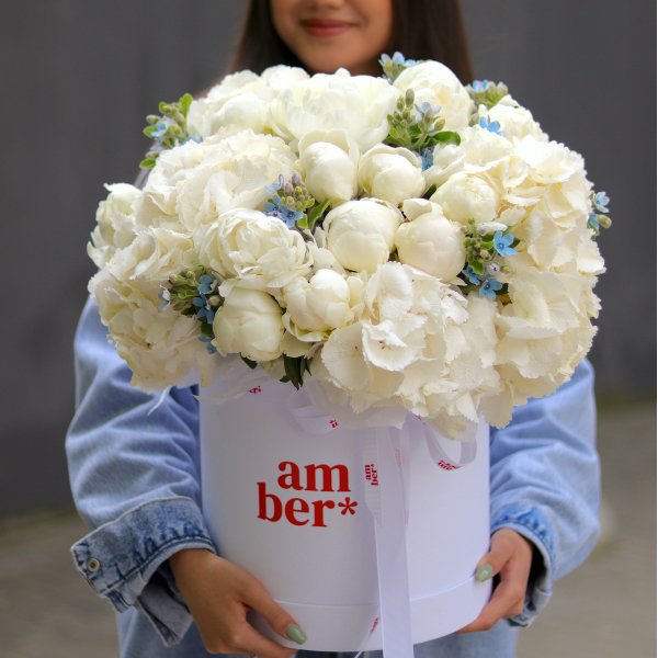 Floral arrangement in an L-sized box with hydrangeas, peonies and oxypetalum FLOWER BOX 58