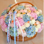 FLOWER BOX 83 Flower arrangement in a basket with hydrangeas, peony roses and peonies
