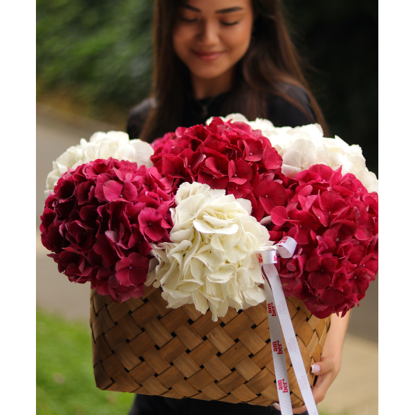 Basket of hydrangeas FLOWER BOX 72