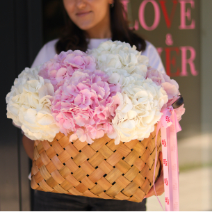 Basket of hydrangeas FLOWER BOX 72