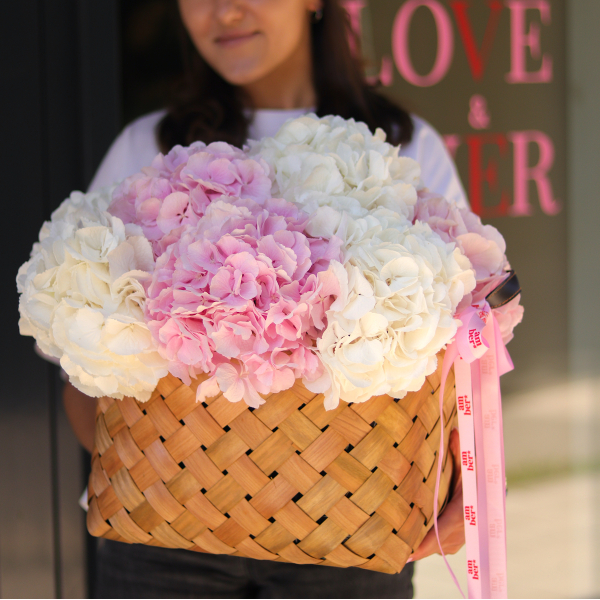 Basket of hydrangeas FLOWER BOX 72
