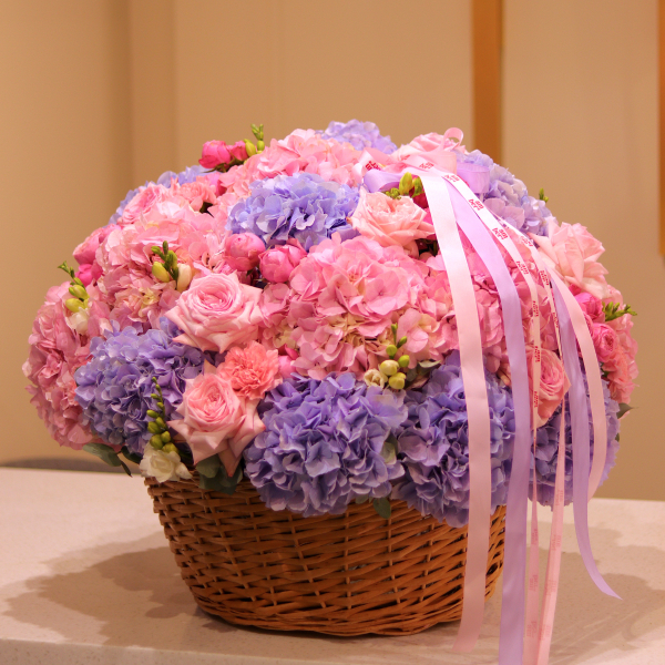 Composition in a basket with hydrangeas, peony roses and freesia FLOWER BOX 20
