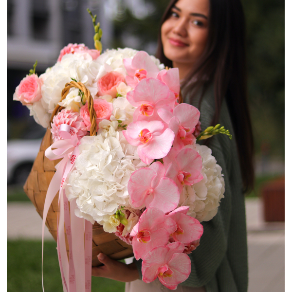 Composition with hydrangeas, peony roses, dahlias, freesia and orchid FLOWER BOX 22