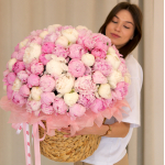 FLOWER BOX 81 Basket with peonies. In the photo 101 pcs.