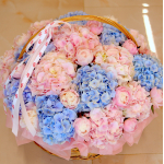 FLOWER BOX 40 Flower arrangement in a basket with hydrangeas and peonies