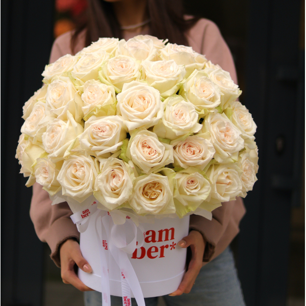 Квіткова композиція в коробці з 51 піоновидної троянди White O`Hara FLOWER BOX 56