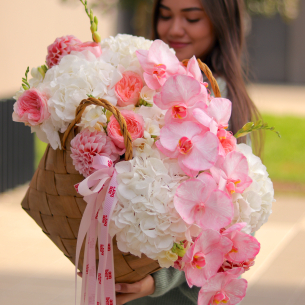 Composition with hydrangeas, peony roses, dahlias, freesia and orchid FLOWER BOX 22