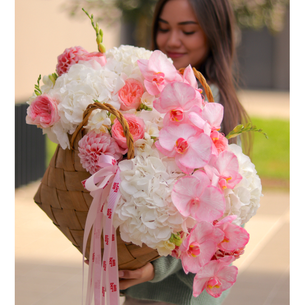 Composition with hydrangeas, peony roses, dahlias, freesia and orchid FLOWER BOX 22