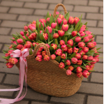 Arrangement in a basket of tulips. In the photo there are 151 pieces. FLOWER BOX 31