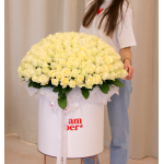 FLOWER BOX 77 Arrangement in a box of 201 roses. Size XL in the photo