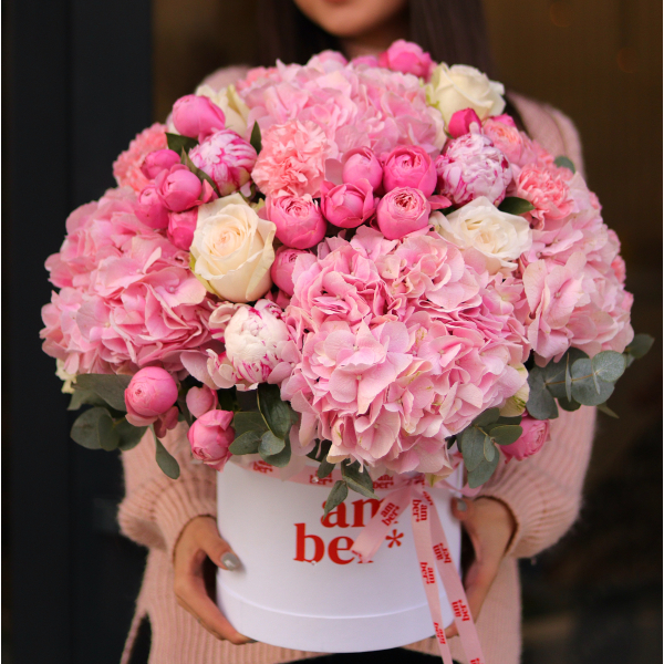 Arrangement with hydrangeas, peonies, dianthus and peony roses FLOWER BOX 12