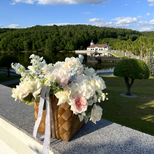 FLOWER BOX 45 Composition in a basket with roses, peonies, freesia and hydrangeas