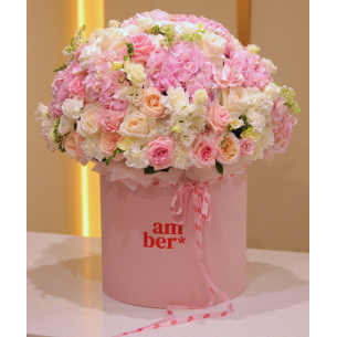 FLOWER BOX 46 Floral arrangement in size XXXL with hydrangeas, peony roses, lilac and freesia