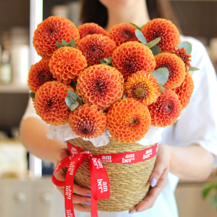 FLOWER BOX 83 Квіткова композиція в кошику з жоржин