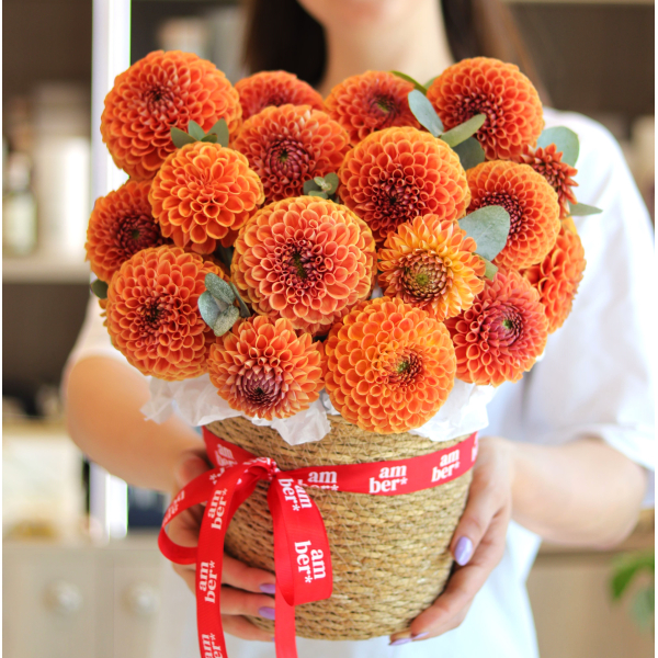 FLOWER BOX 83 Квіткова композиція в кошику з жоржин