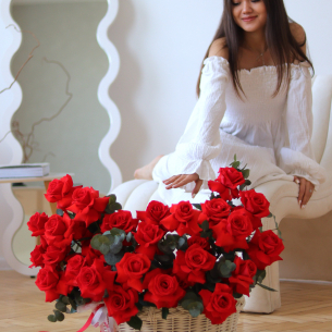 FLOWER BOX 17 Flower basket with 51 incredible inverted roses