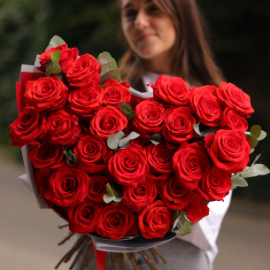 Monobouquet of red roses and eucalyptus MONO 41