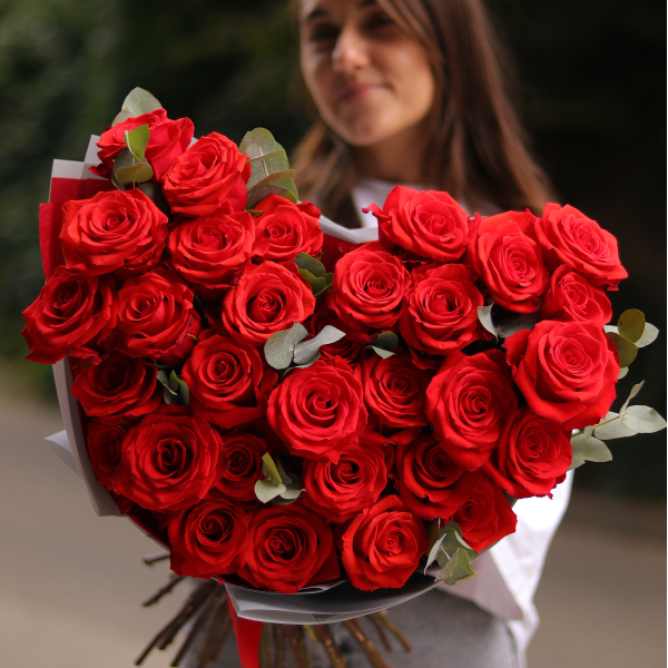 Monobouquet of red roses and eucalyptus MONO 41