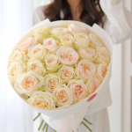Monobouquet of peony roses of the White O'Hara variety MONO 22