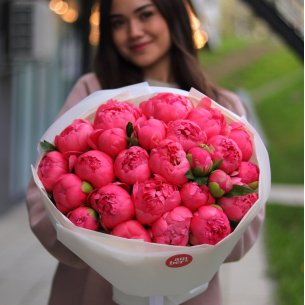 Монобукет з коралових піонів сорту Coral Charm