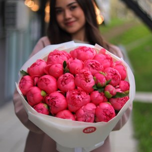 Монобукет з коралових піонів сорту Coral Charm