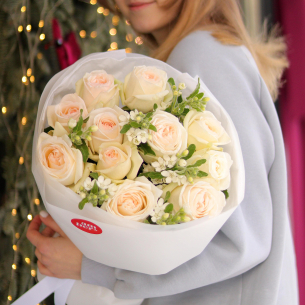 MONO 79 Monobouquet of peony roses White Ohara and oxypetalum 