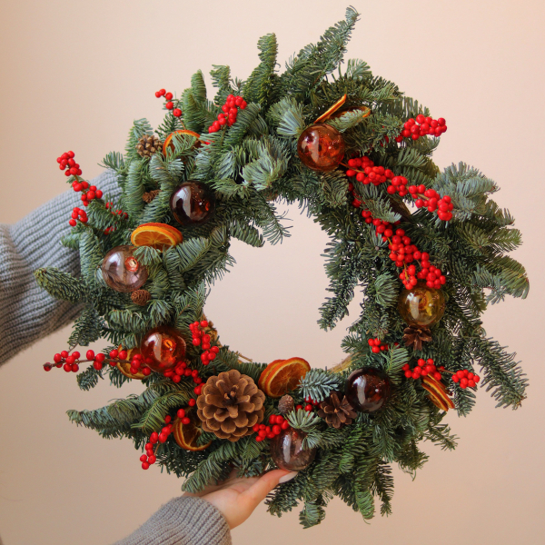 Різдвяний вінок з нобілісу, ілексу та сушених апельсинів Christmas decor 20